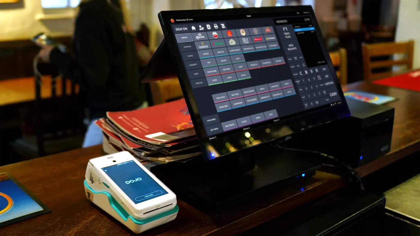 ICRTouch TouchPoint till behind a bar with drinks (image: ICRTouch)